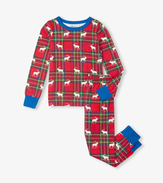 Red plaid pajama set featuring white elk patterns, with blue cuffs and neckline, suitable for boys.