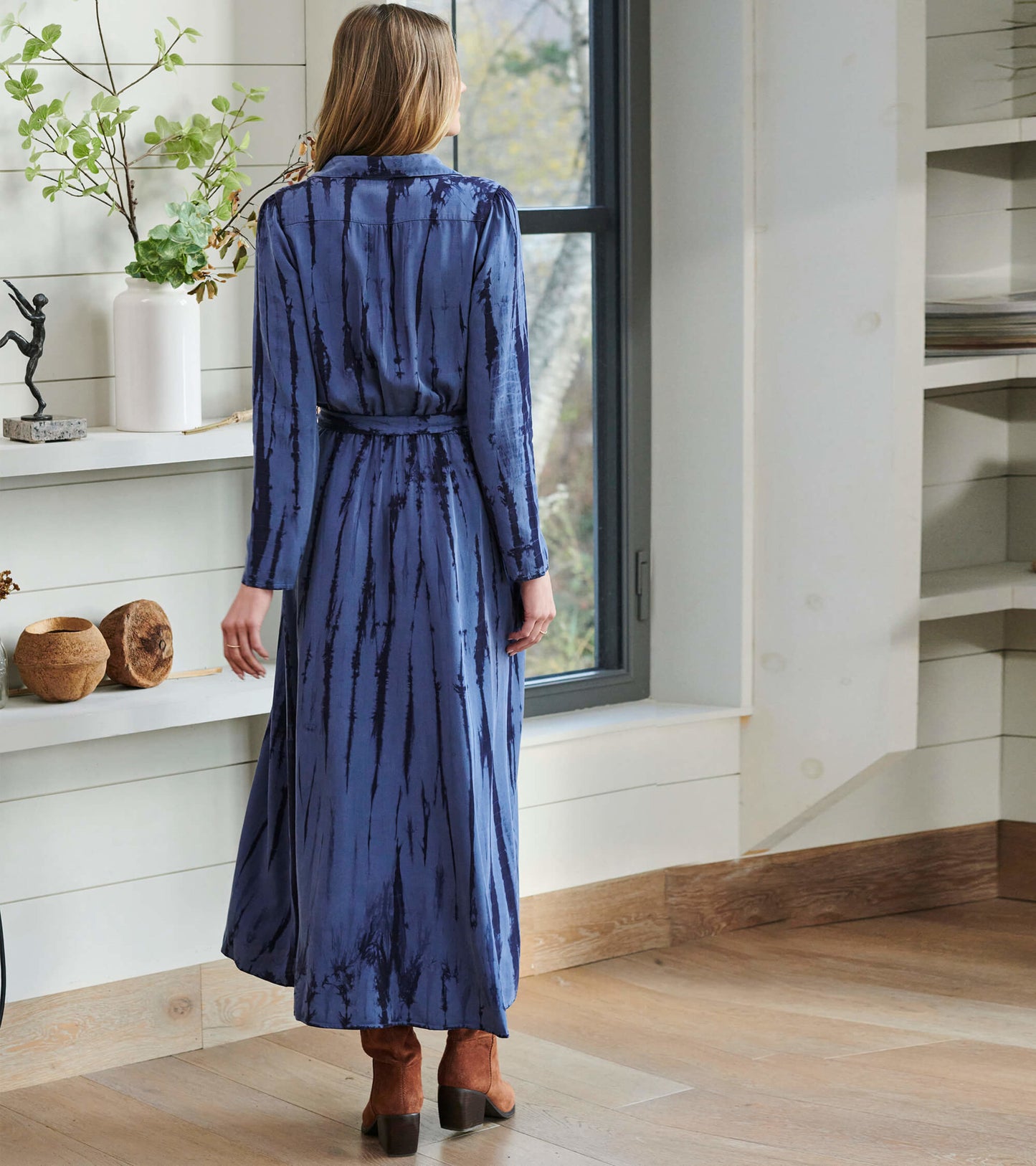 Maxi shirt dress in deep blue with a tie-dye pattern, featuring long sleeves and a cinched waist, shown from the back.