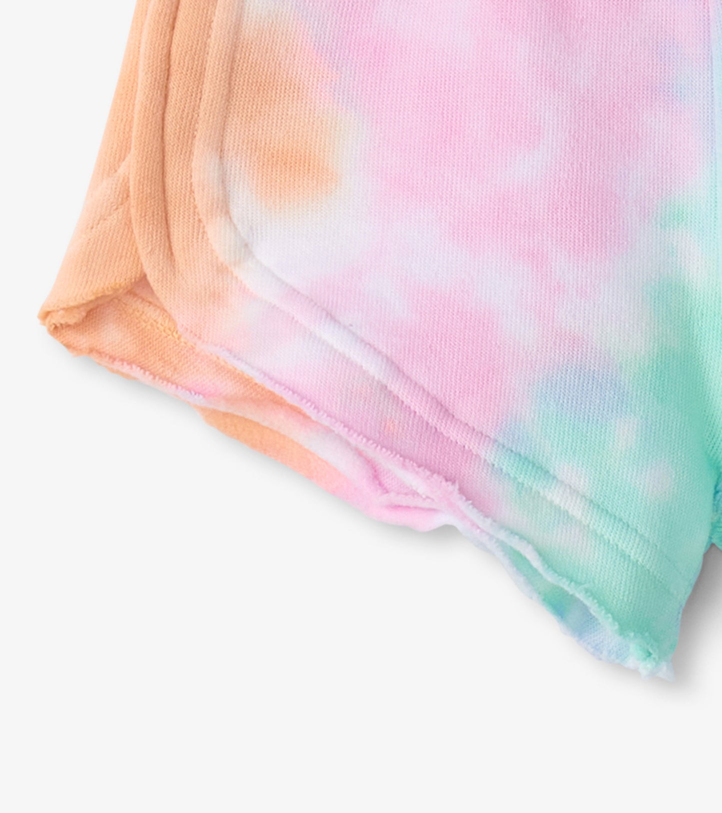 Tie-dye pull-on shorts in pastel colors, featuring a soft fabric and a relaxed fit, ideal for summer wear.
