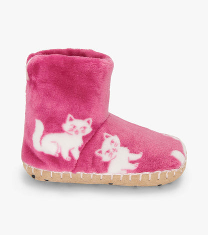 Pink fuzzy fleece slippers featuring white kitty designs and a soft, cozy interior. Ideal for keeping little feet warm.