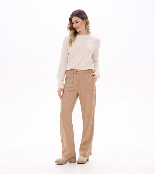 Front view of burro wide leg pants with patch pockets and double-button waistband