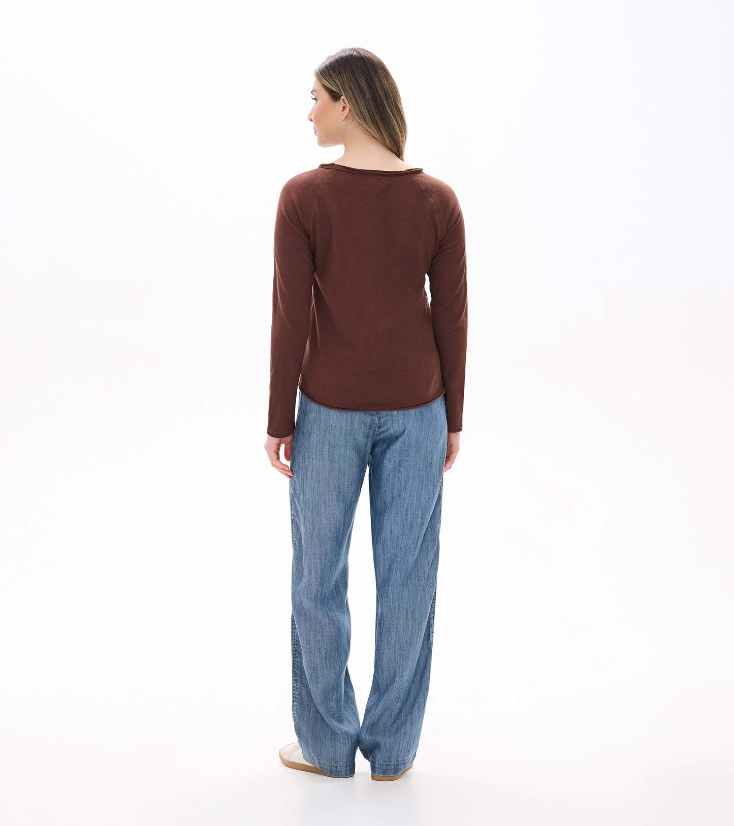 Back view of fondue fudge brown raglan sleeve tee with long sleeves and curved hem